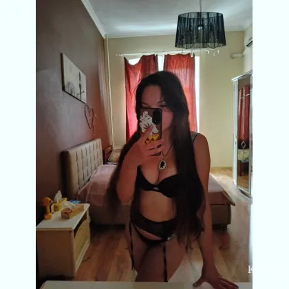 Пышногрудая с черным кружевным поясом, отрабатываю каждую минуту