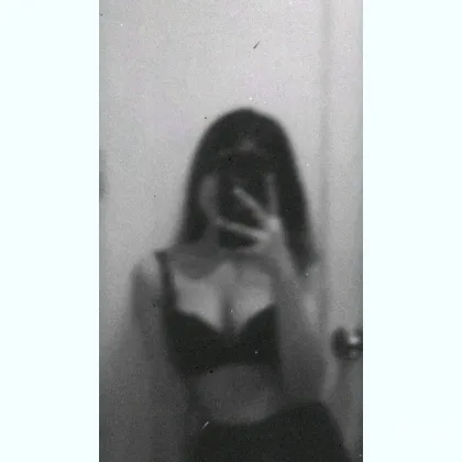 Яскраві зустрічі з дівчиною з естетичним тілом