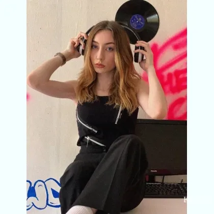 Юля. Вкусная с наружи сочная в внутри...,,..