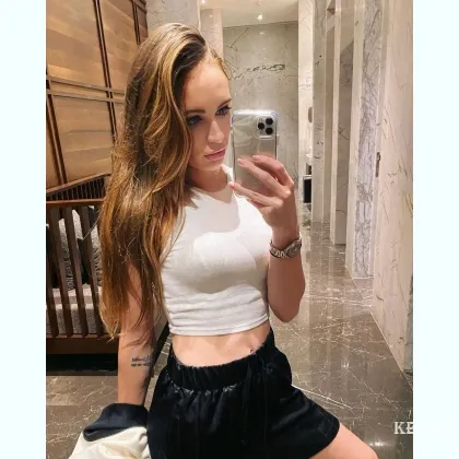 Сладкие игры с сахаром — свободна для встреч