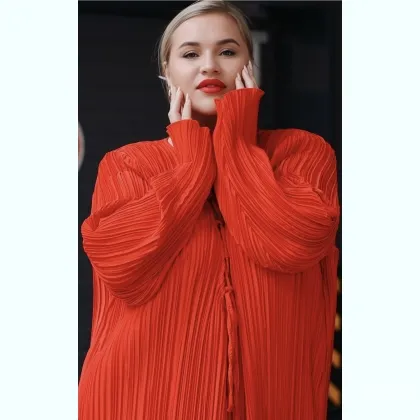 Віртуальні шалості з хижою красунею