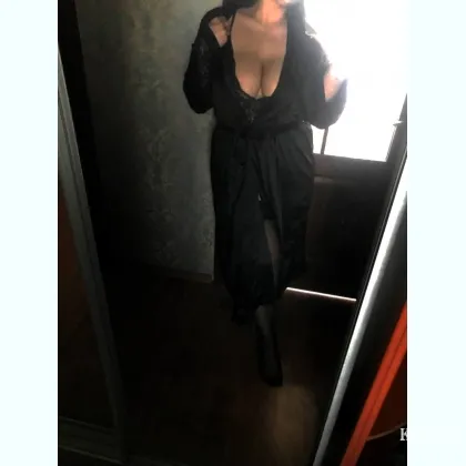 Пышная готова к встрече сейчас. Не салон